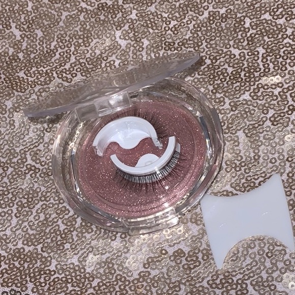 🎁4/$20 Magnetic Eyelashes - Picture 1 of 7